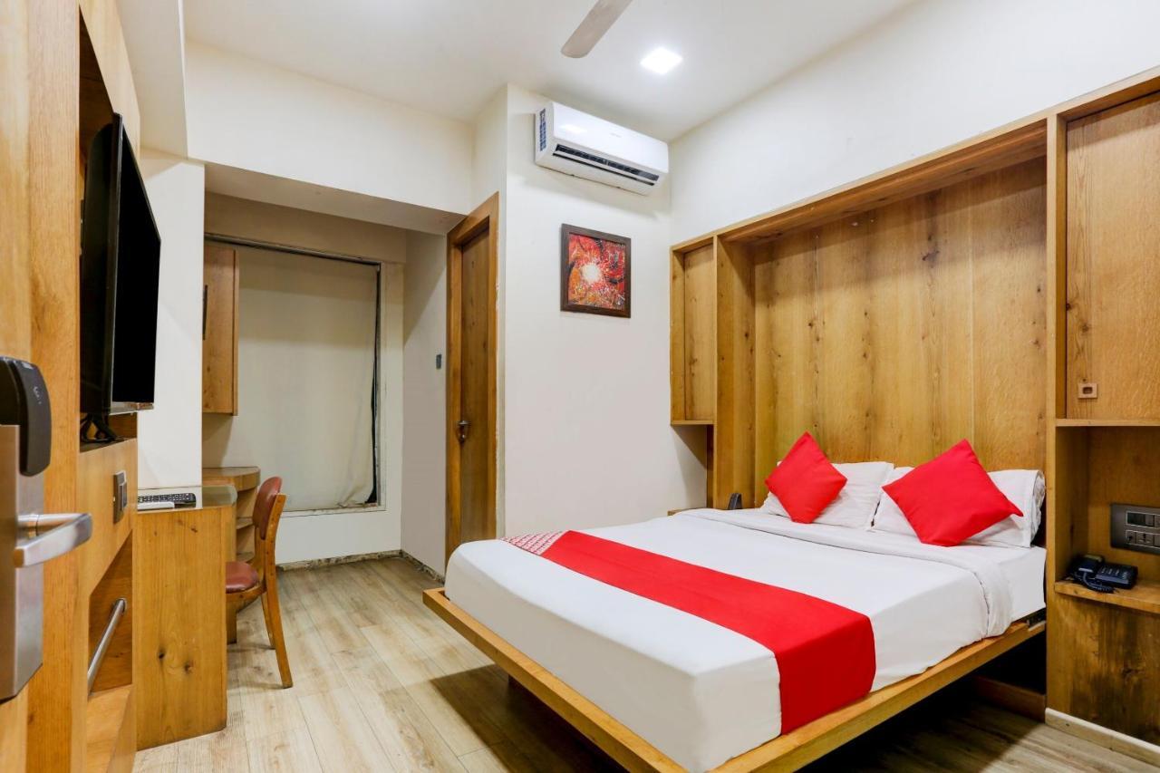 Oyo 81549 Hotel Elegance Nx Mumbai Exterior photo